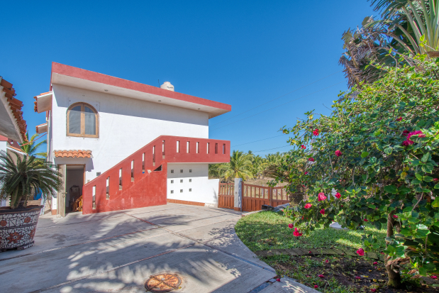 La Manzanilla Realty