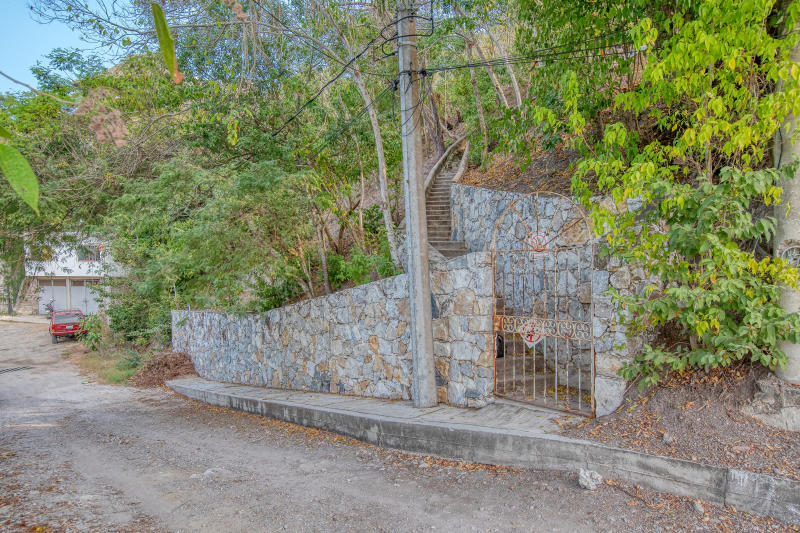 La Manzanilla Realty